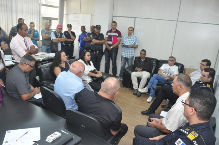 20171214-reuniao-gcm-no-gabinete-do-prefeito-foto-por-valdeci-lbarros- (3) - 640x964